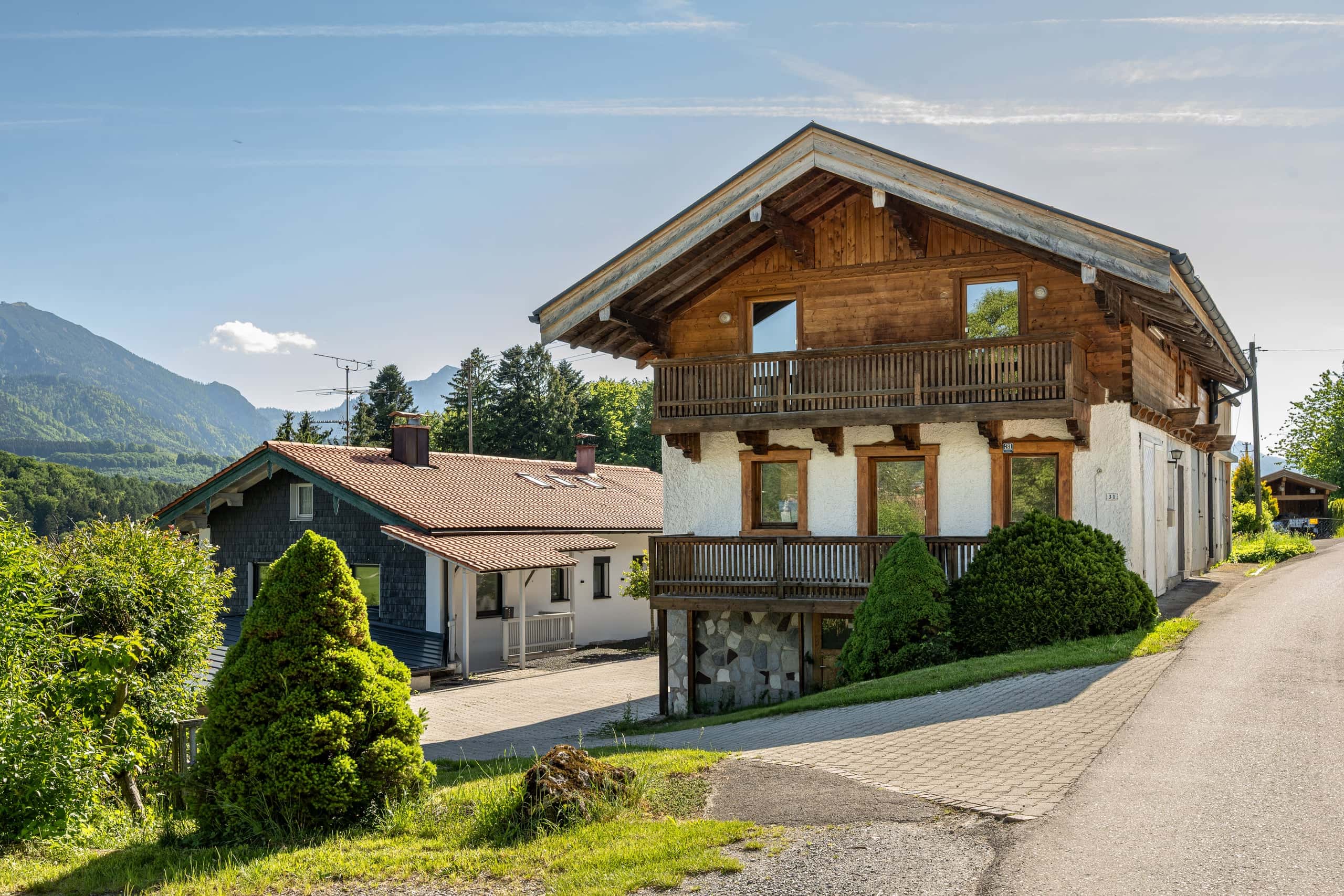 Einfamilienhaus kaufen in Bergen — Titelbild 01