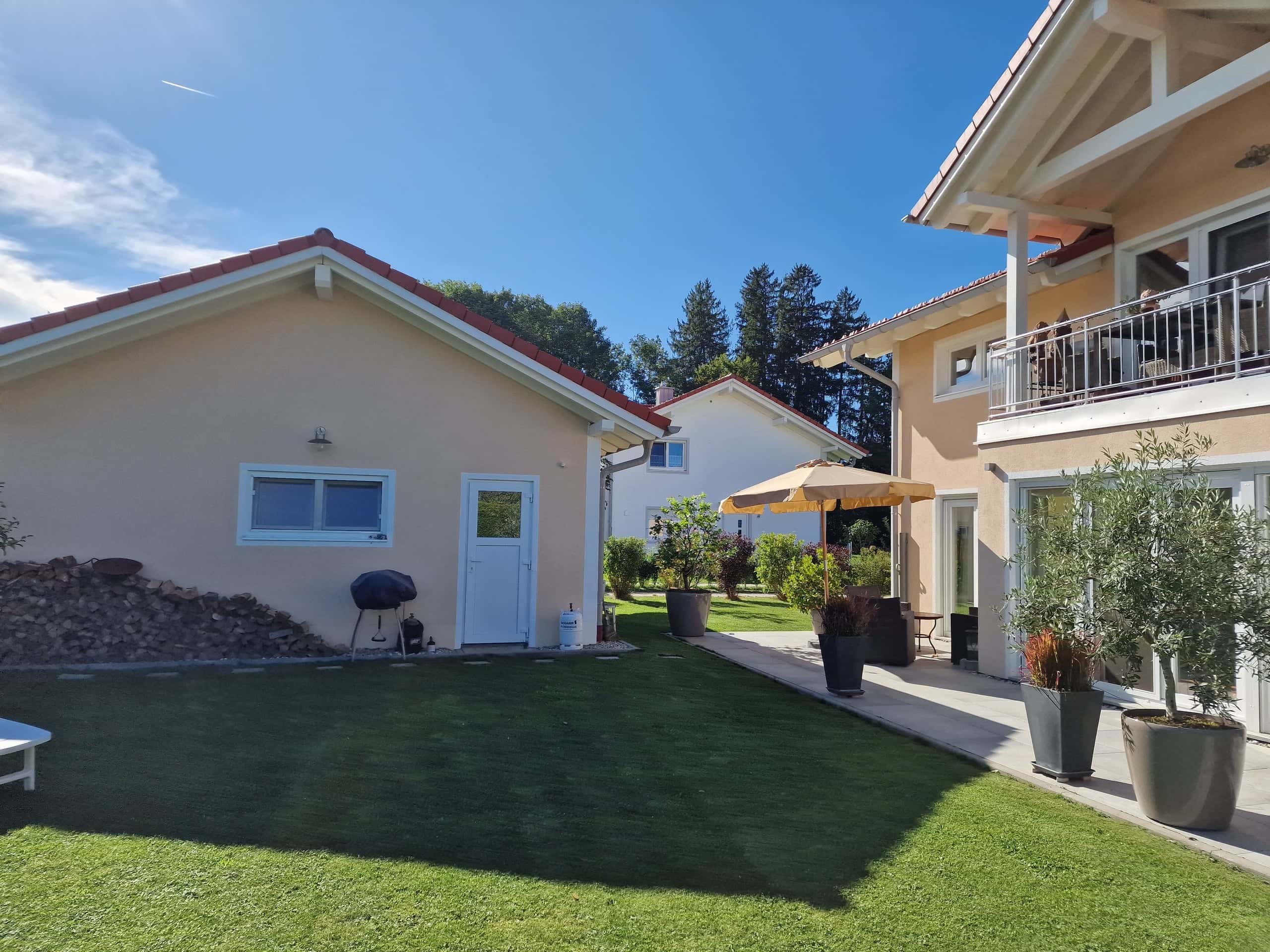 Erdgeschoss kaufen in Seeon-Seebruck — Terrasse und Garten