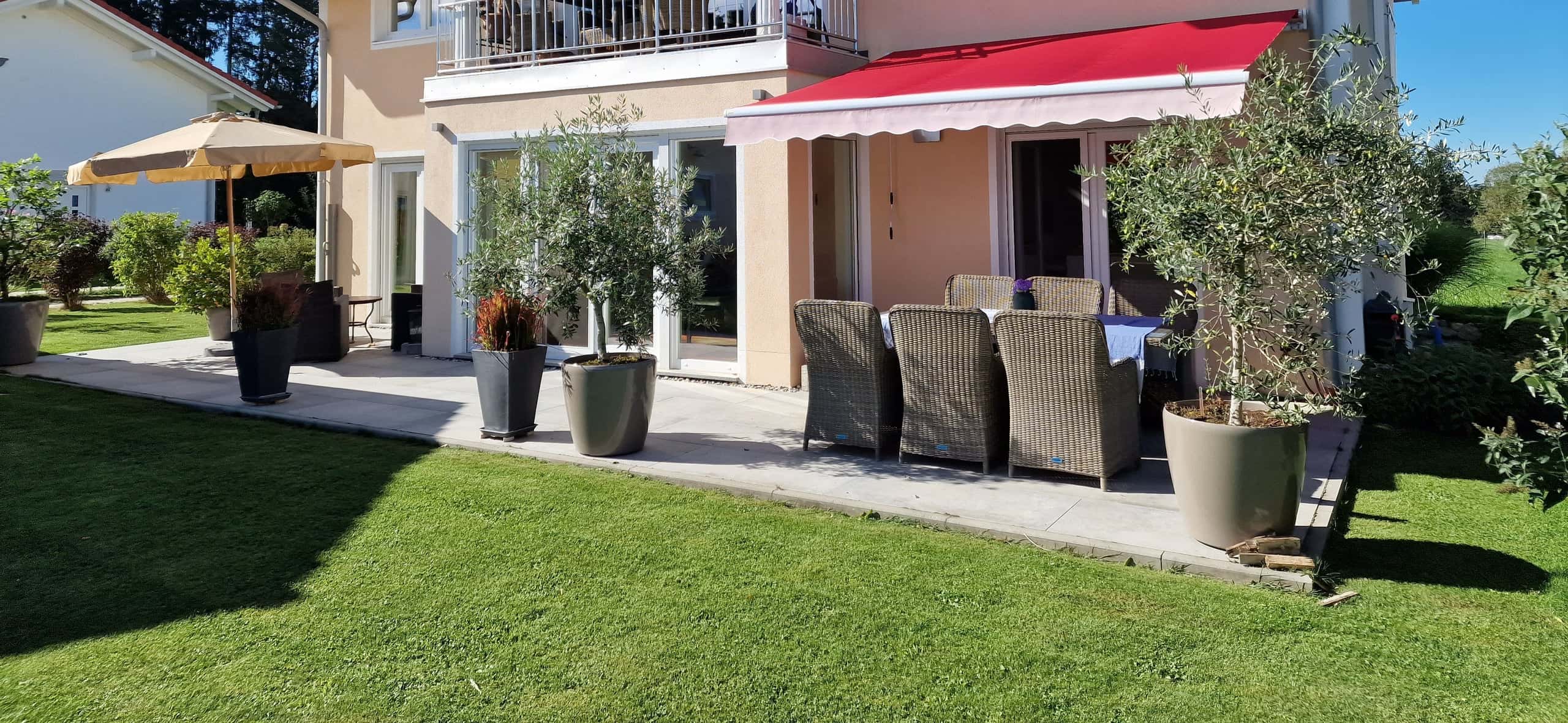 Erdgeschoss kaufen in Seeon-Seebruck — Blick auf die Terrasse