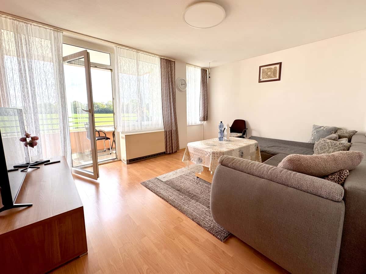 Etage kaufen in Karlsfeld — Wohnzimmer 1