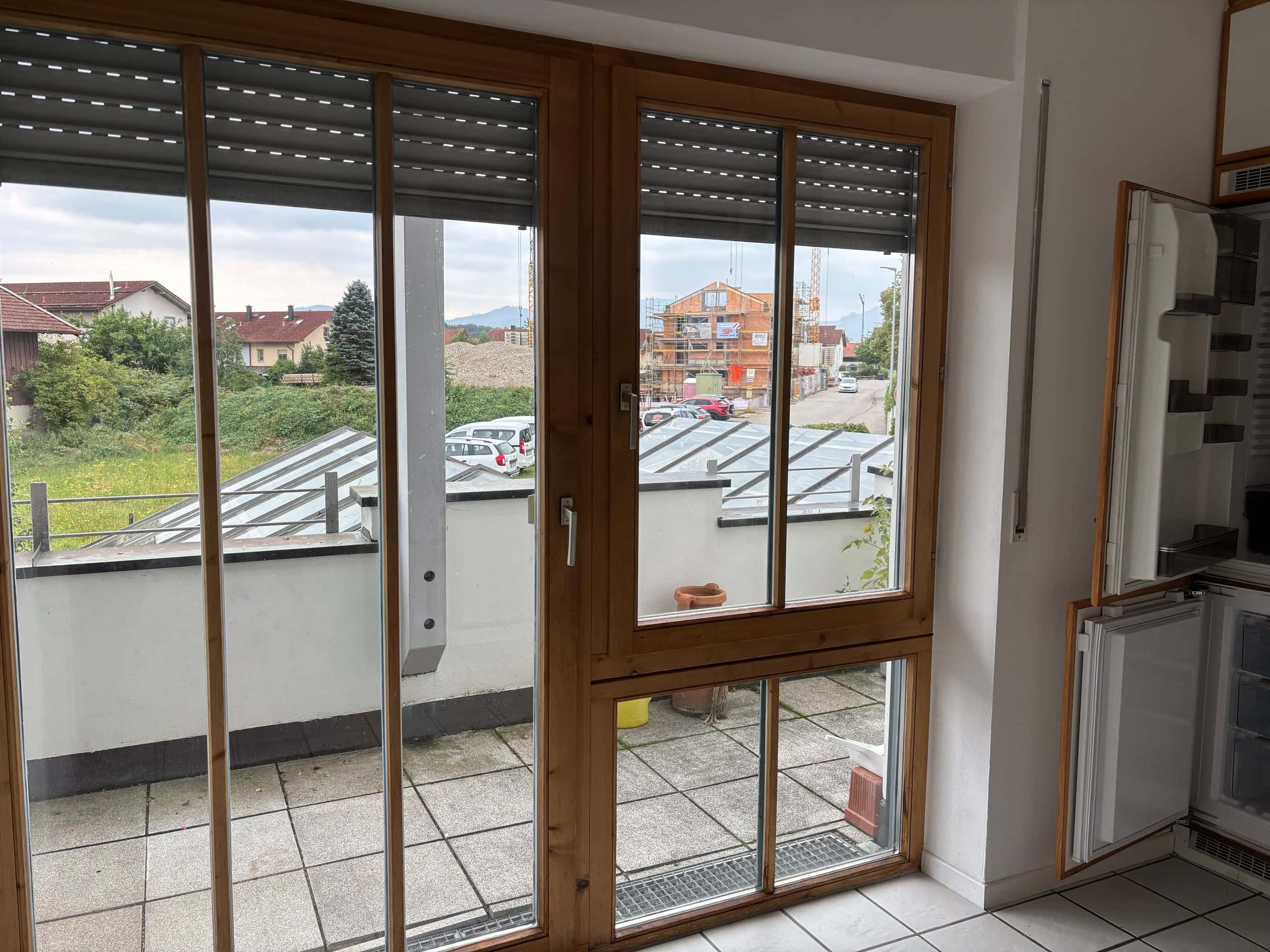 Blick von der Küche zum Balkon