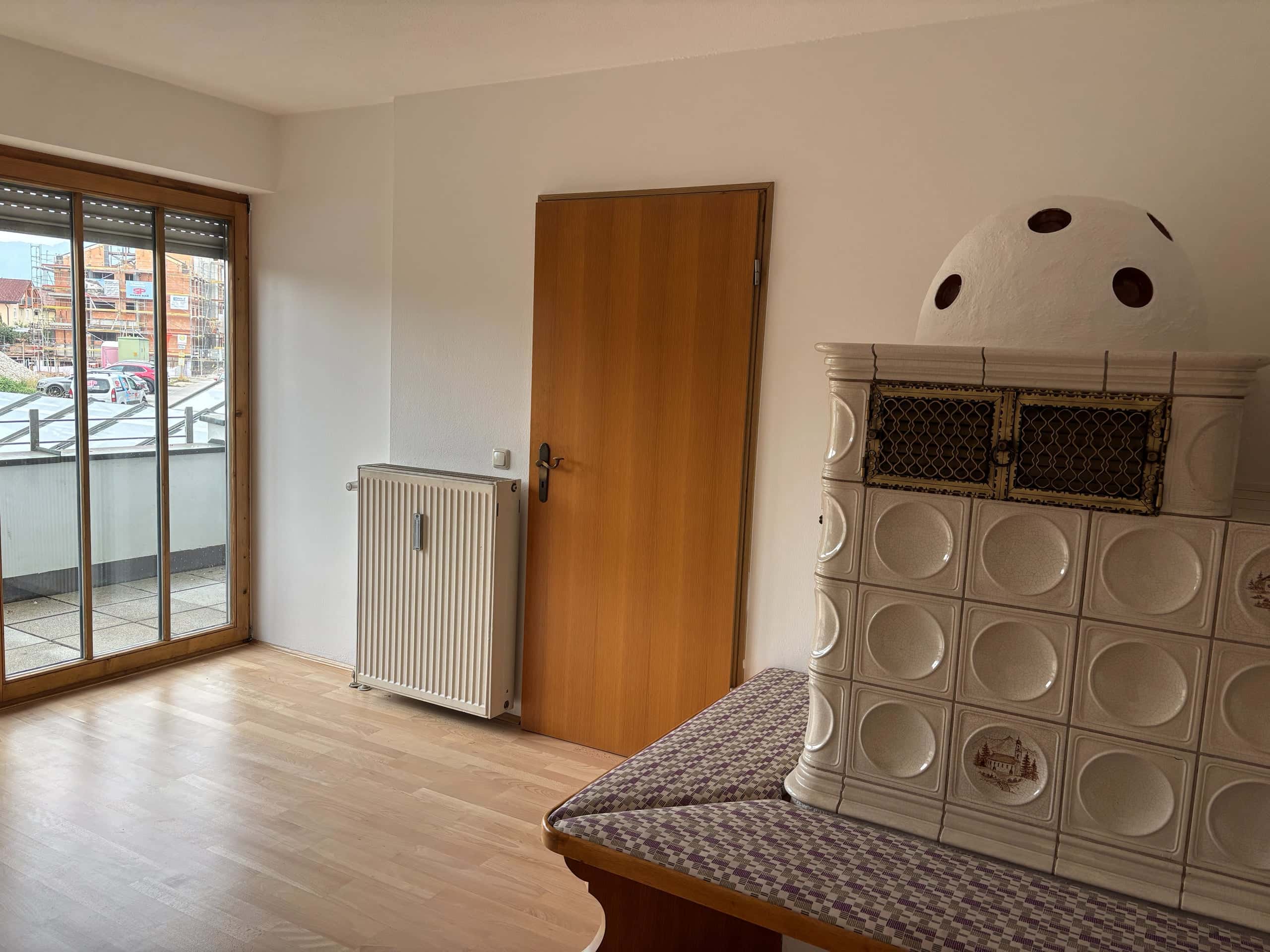 Kachelofen im Wohnzimmer