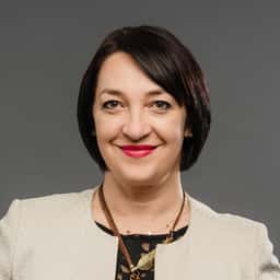 Porträt Elmira Haferstein, ALPHAUS Immobilien