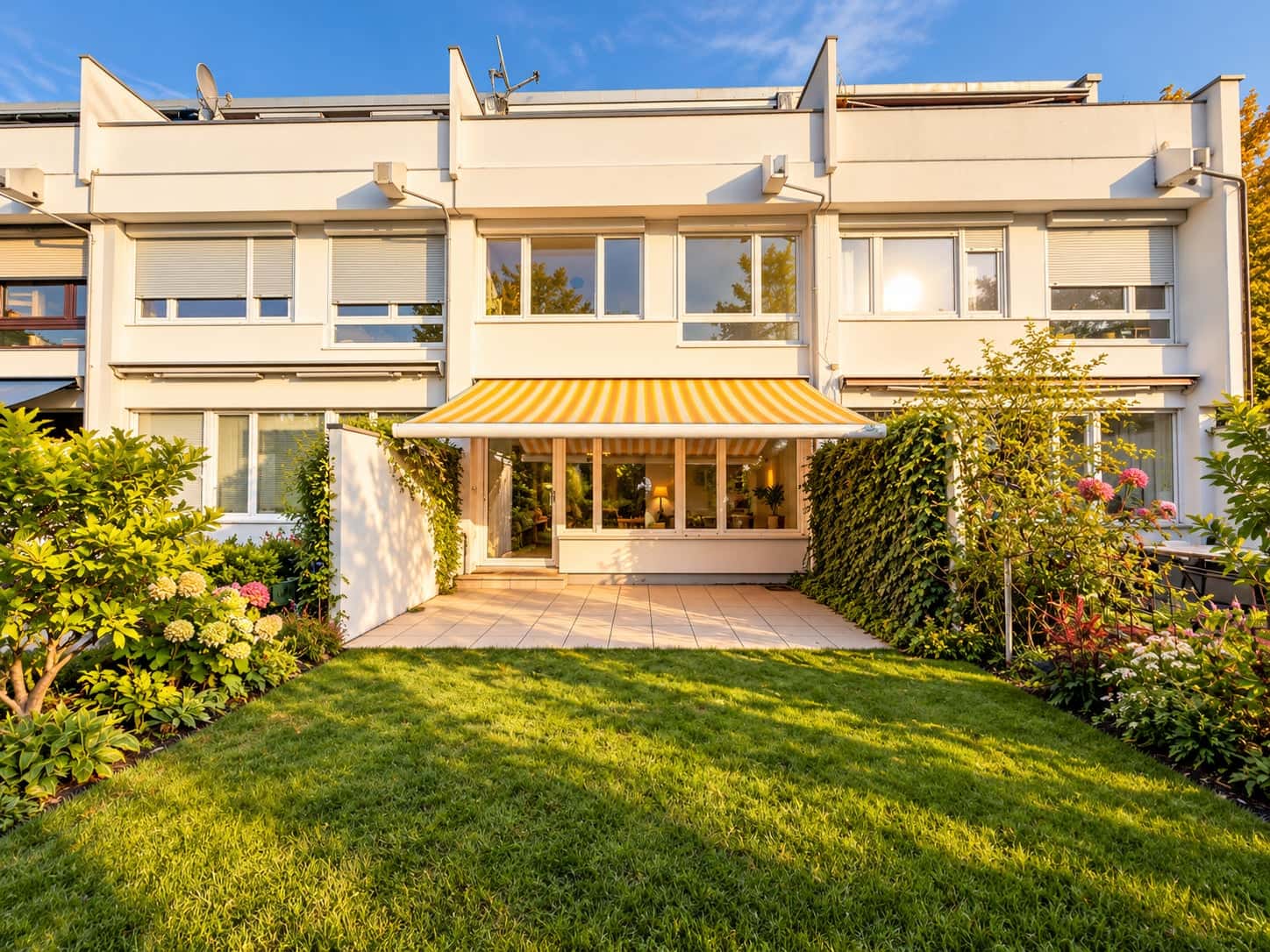 Reihenhaus kaufen in Weßling — Gebäudeansicht (KI bearbeitet)
