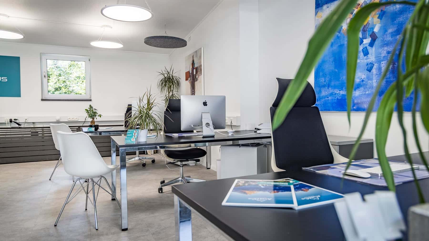 Schreibtisch im Büro Bad Reichenhall mit Unterlagen zur Werteinschätzung