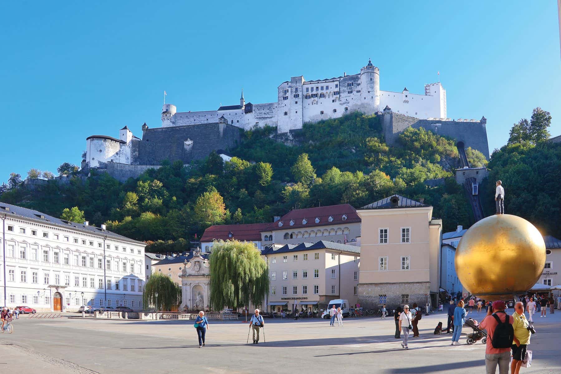 Kapitelplatz in Salzburg mit der Festung Hohensalzburg — das südliche Ende unseres Arbeitsgebiets