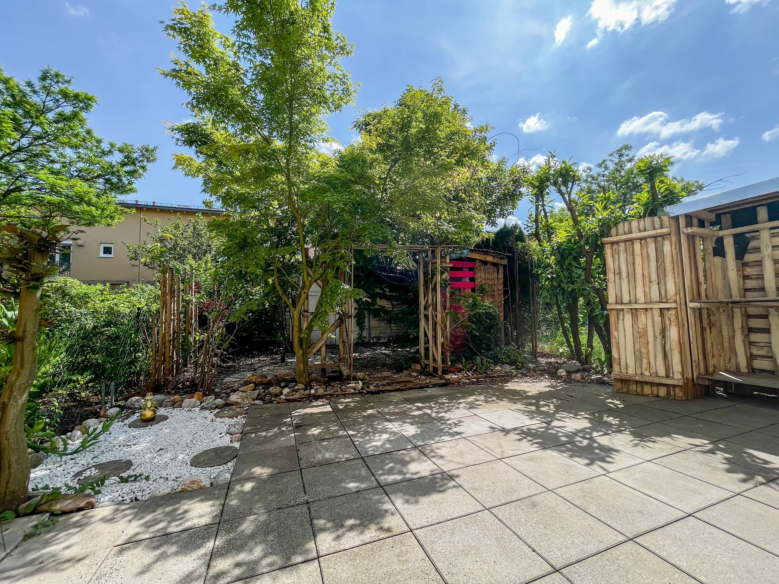 Terrasse und Garten