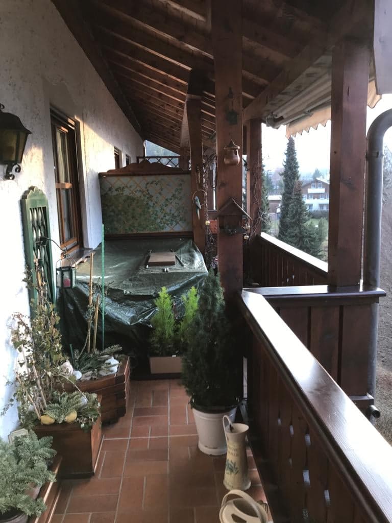 Balkon mit Bergblick