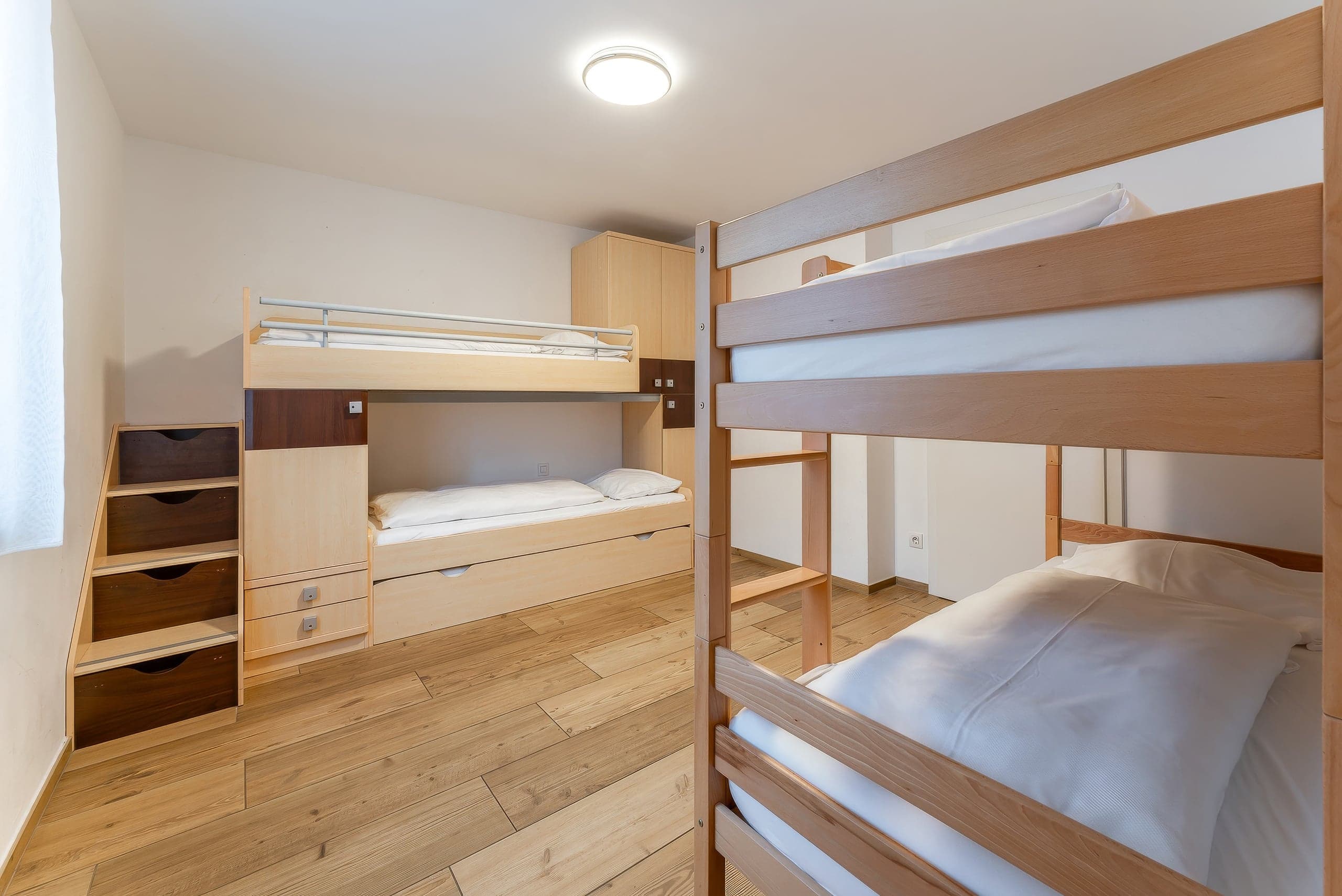geräumiges Kinder- oder Gästezimmer