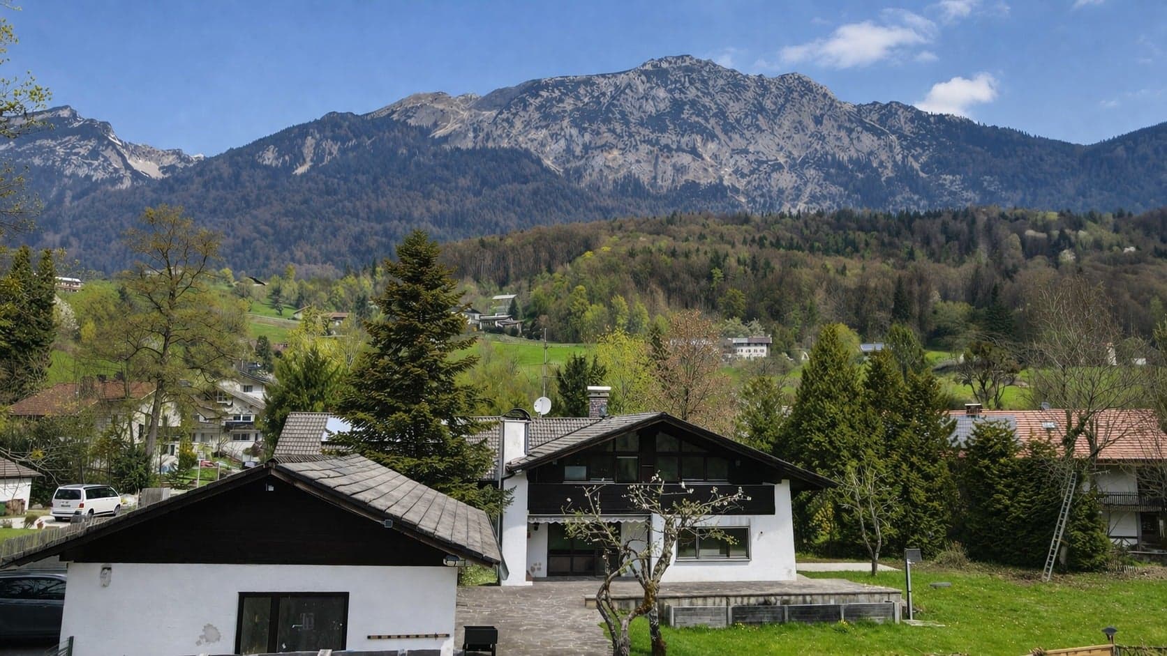 Objektansicht m. Bergblick