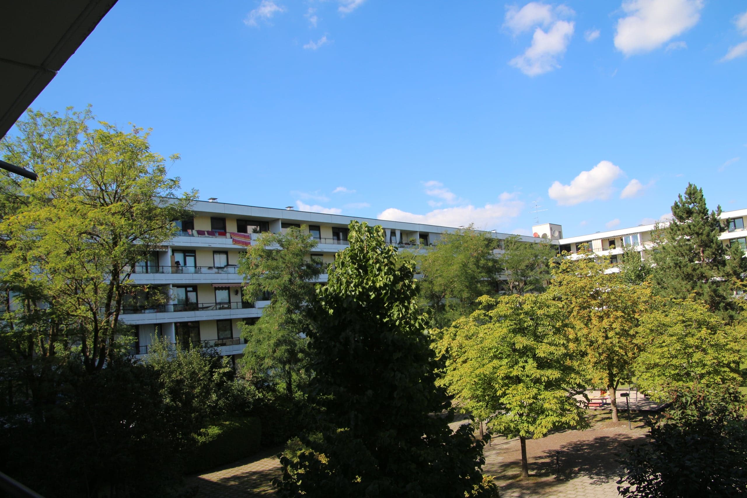 1 Blick vom Garten auf den Balkon (1)