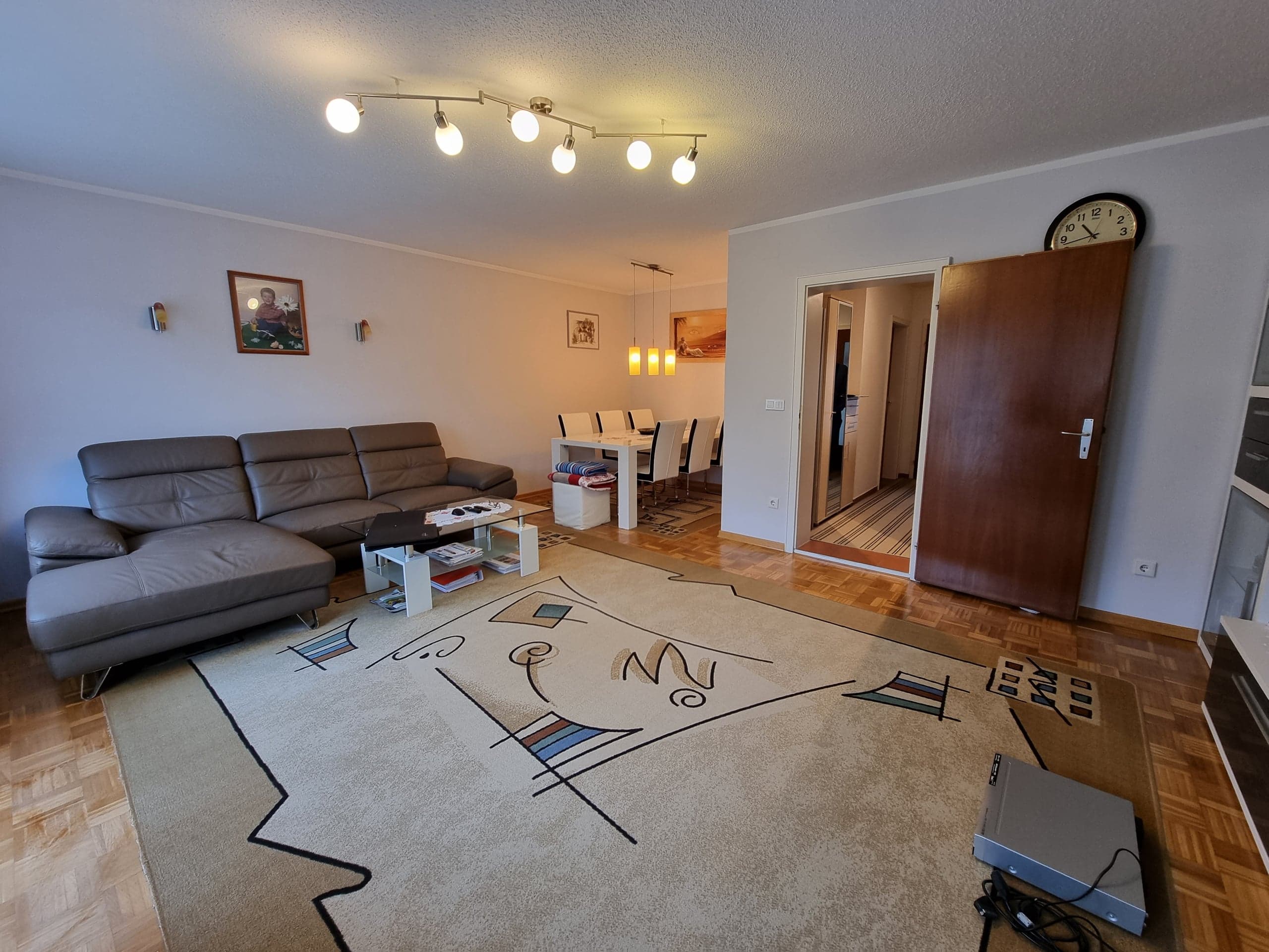 Wohnzimmer mit Essbereich