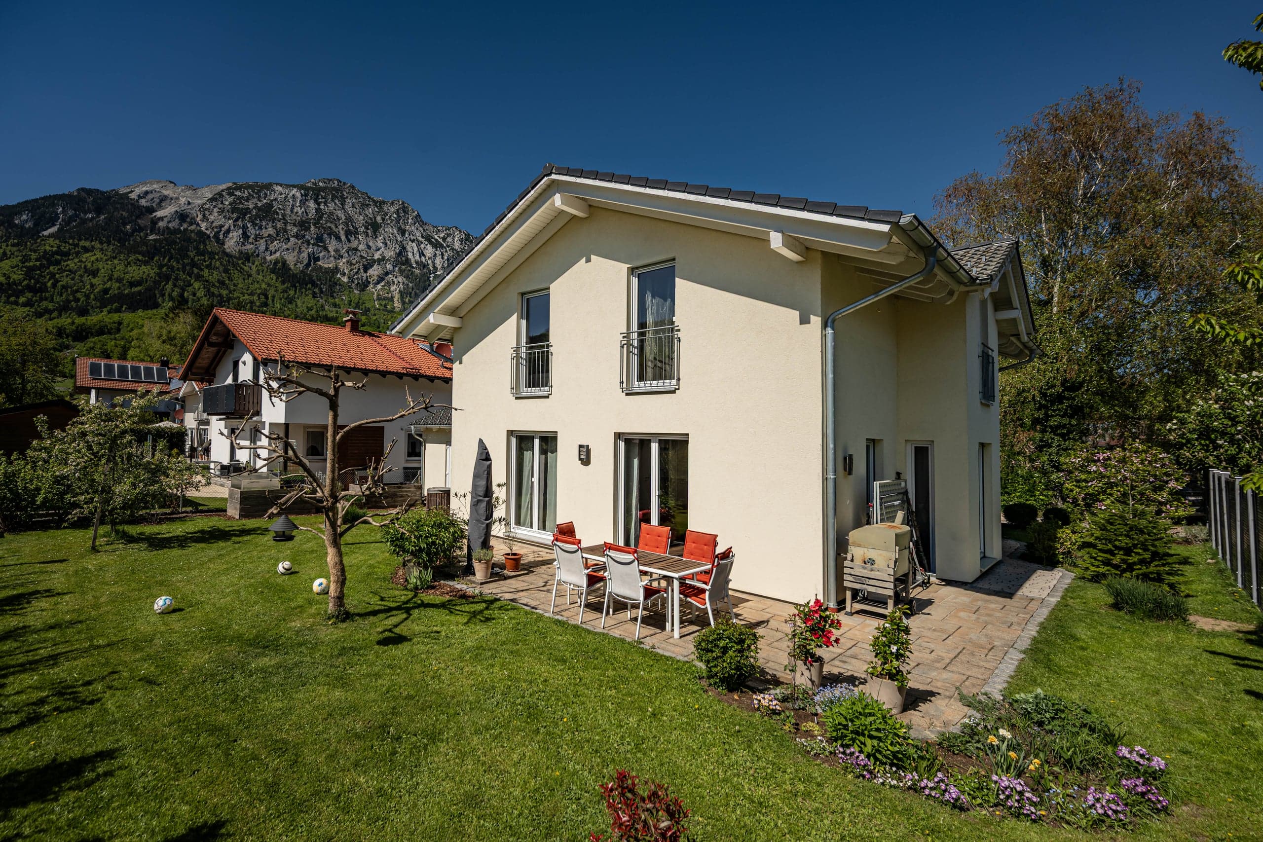 Garten mit Bergblick
