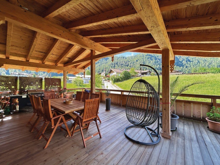 �berdachte Terrasse mit Ausblick in die Natur Einfamilienhaus Unken