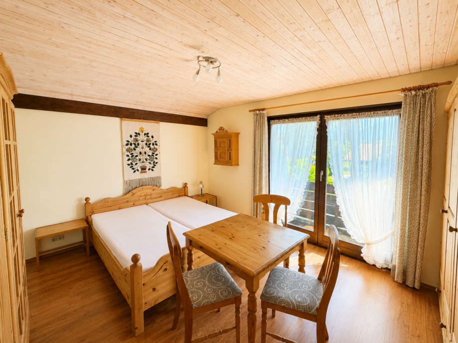 Schlafzimmer OG Zweifamilienhaus Inzell