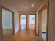 Flur Gro�z�gige 3-Zimmer-Wohnung mit zwei Balkonen und Keller in attraktiver Lage
