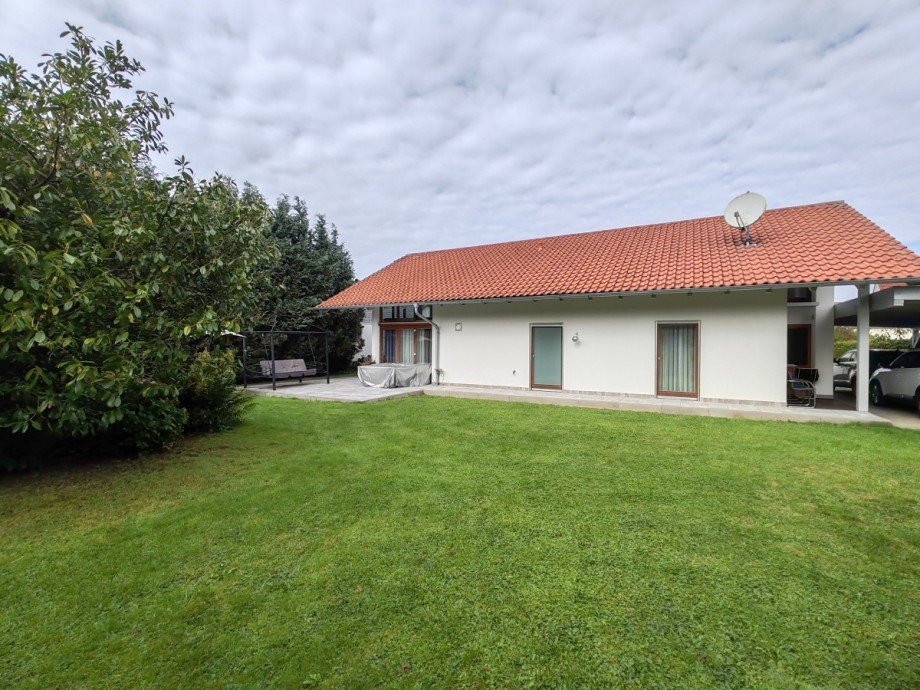 Hausansicht Gartenseite Einfamilienhaus T�ging am Inn