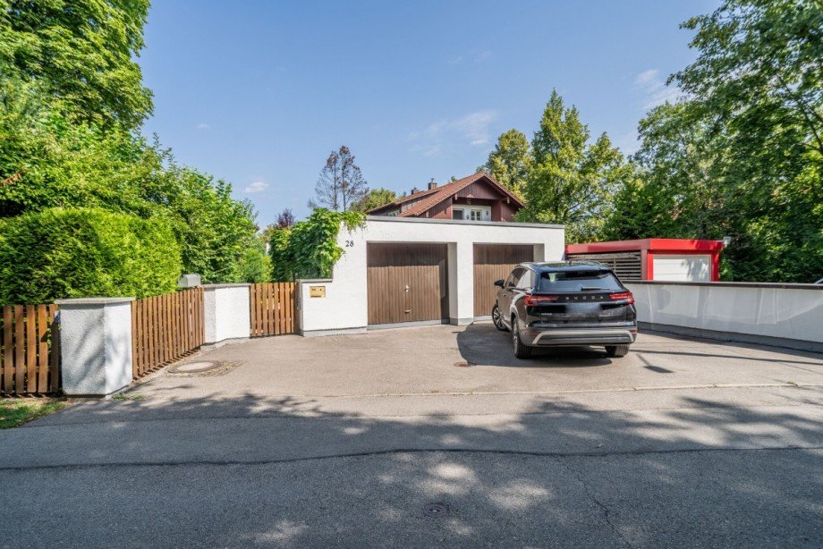 Zufahrt mit Doppelgarage Einfamilienhaus Gr�benzell