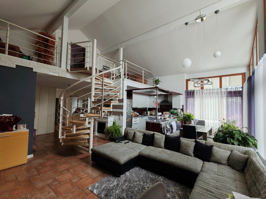 Wohnzimmer mit Galerie Einfamilienhaus T�ging am Inn