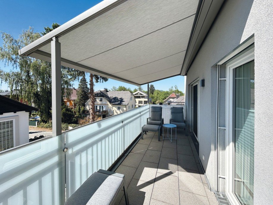weitlae SW-Terrasse mit elektrischer Markise Penthousewohnung Salzburg