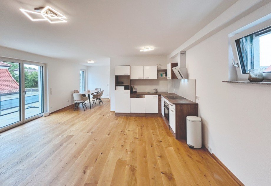 offener Wohnraum mit K�che Terrassenwohnung Salzburg