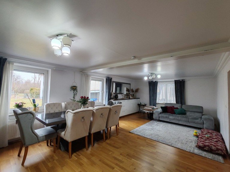 Wohnzimmer im EG Burgkirchen an der Alz Einfamilienhaus Einfamilienhaus mit 2 Wohnungen