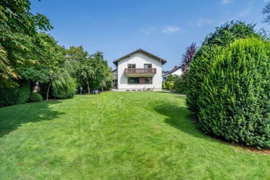 Garten mit Blick zum Haus Einfamilienhaus Gr�benzell
