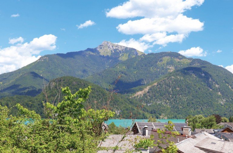 Fantastischer Blick vom Balkon auf den See und Schafberg Sankt Gilgen Einfamilienhaus Entwicklungspotential - Landhaus mit Seeblick und bester Ortslage in St. Gilgen am Wolfgangsee!