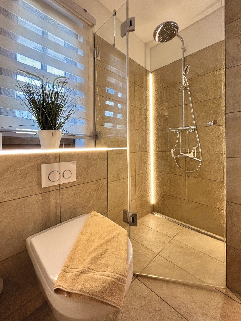 ger�umige Dusche und WC Wohnung Rauris