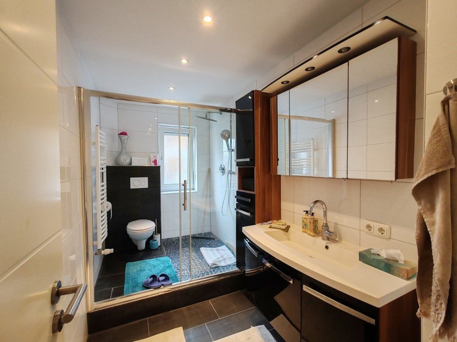 Badezimmer im EG Einfamilienhaus Burgkirchen an der Alz