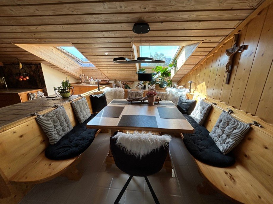 Essplatz Dachgeschosswohnung Ainring