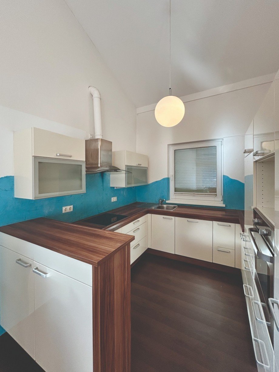 gro�z�gige und moderne Einbauk�che mit viel Stauraum Einfamilienhaus Golling an der Salzach