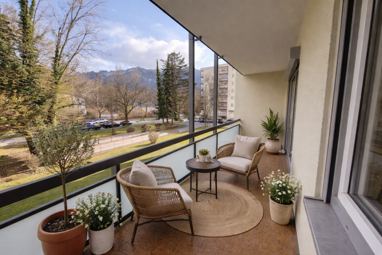 Balkon1_virtuell m�bliert Bad Reichenhall Etagenwohnung Kernsanierte 3-Zimmer-Wohnung mit zwei Balkonen
