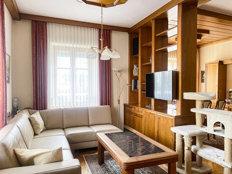 Wohnzimmer. Mehrfamilienhaus Braunau