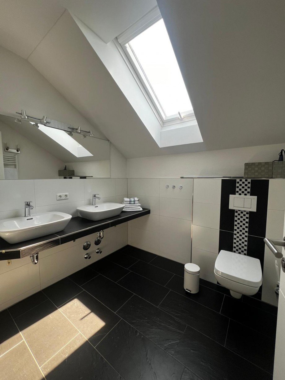 Badezimmer DG Mehrfamilienhaus Bad Birnbach