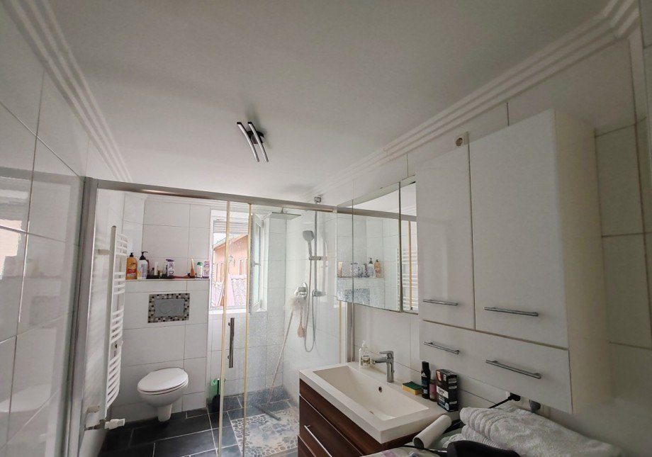 Badezimmer im 1 OG Einfamilienhaus Burgkirchen an der Alz