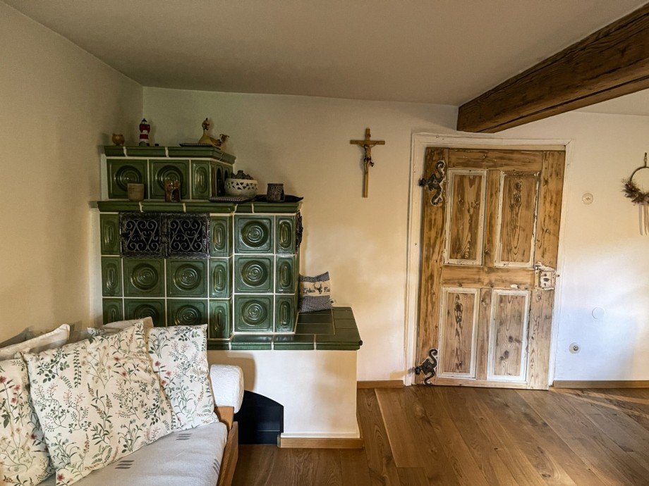 Wohnraum mit Kachelofen Landhaus Munderfing