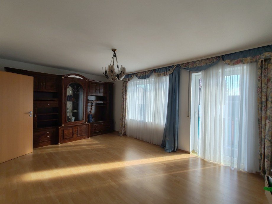 Wohnzimmer im EG Einfamilienhaus Neumarkt-Sankt Veit