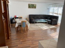 Wohnzimmer Viel Platz auch f�r 2 Familien in freistehenden Haus in guter Lage