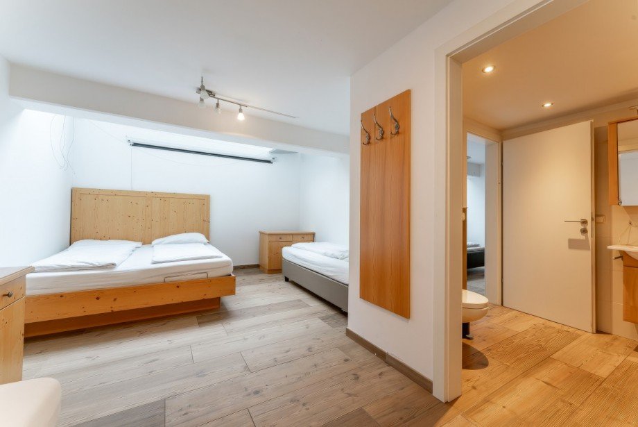 Schlafbereich mit Bad en Suite im UG Terrassenwohnung Piesendorf
