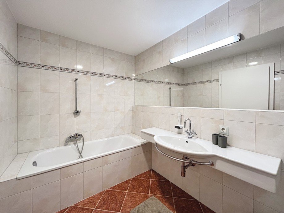 Badezimmer mit Wanne Terrassenwohnung Flachau