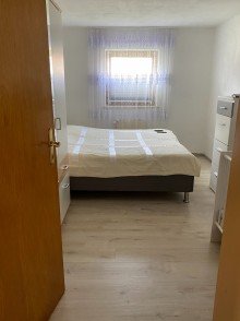 Zimmer Viel Platz auch f�r 2 Familien in freistehenden Haus in guter Lage