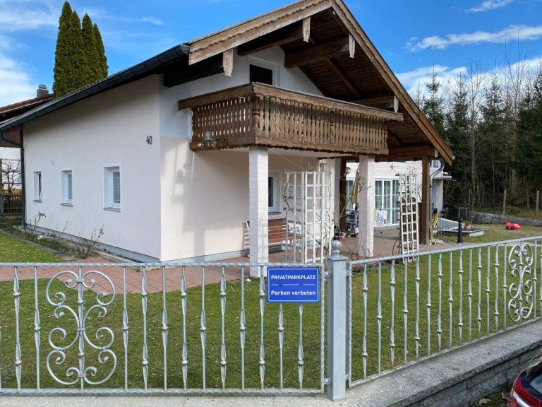 Ansicht Rosenheim Einfamilienhaus Viel Platz auch f�r 2 Familien in freistehenden Haus in guter Lage