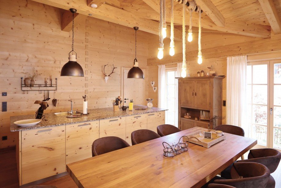 Essbereich mit hochwertiger Designkuund Markenger�ten Einfamilienhaus Unken