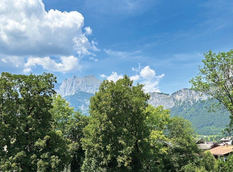 Ausblick von der Dachterrasse zum Wilder Kaiser Sankt Johann in Tirol Maisonettewohnung Sonnenunterg�nge inklusive - charmante Dachterrassen-Maisonette mit traumhaften Alpenblick!