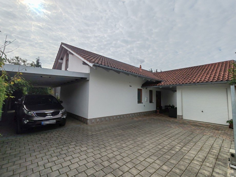 Hausansicht Einfahrt Einfamilienhaus T�ging am Inn