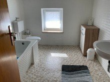 Bad OG Viel Platz auch f�r 2 Familien in freistehenden Haus in guter Lage