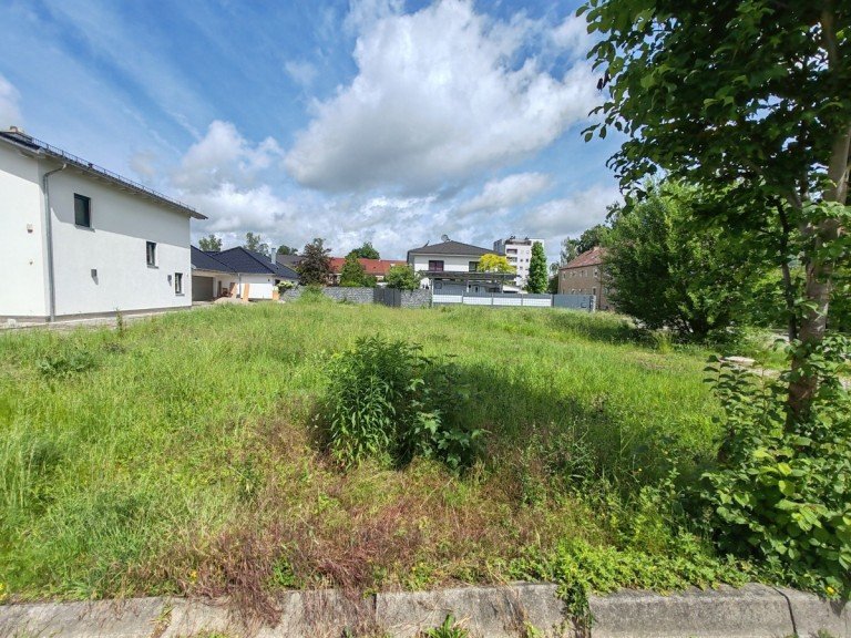 Ansicht von der Stra�enseite Waldkraiburg Wohngrundst�ck Gro�z�giges Baugrundst�ck im Herzen von Waldkraiburg