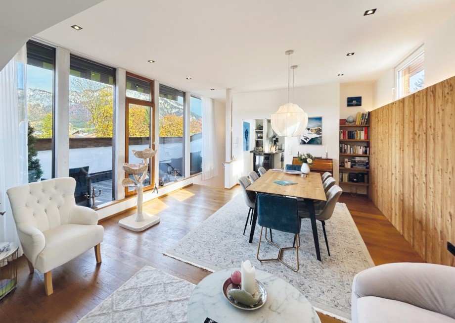 heller und gro�z�giger Wohnbereich mit Zugang zur Westterrasse und S�dbalkon Maisonettewohnung Sankt Johann in Tirol