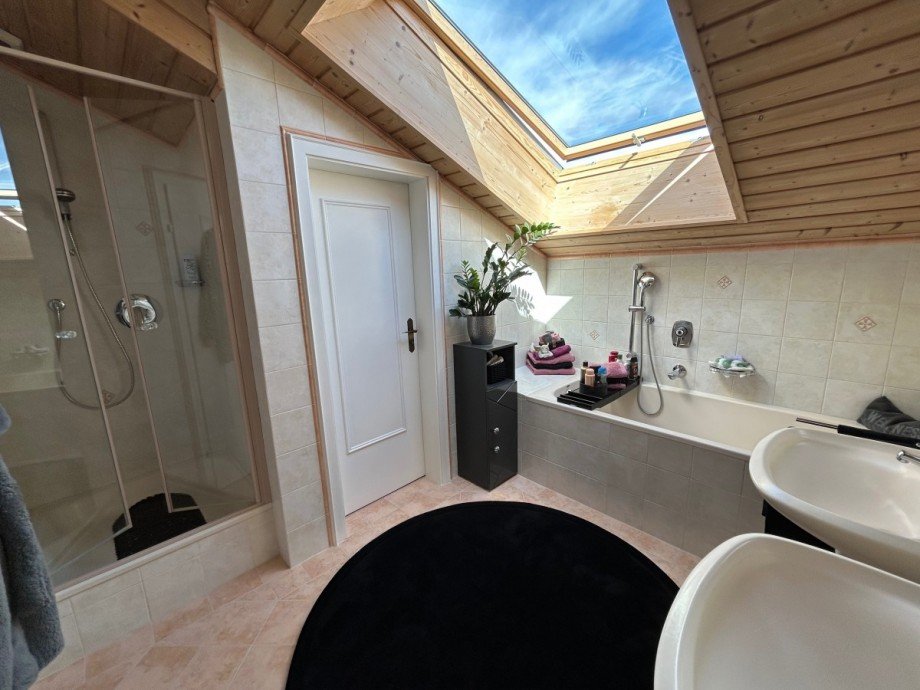 Hauptbad Dachgeschosswohnung Ainring